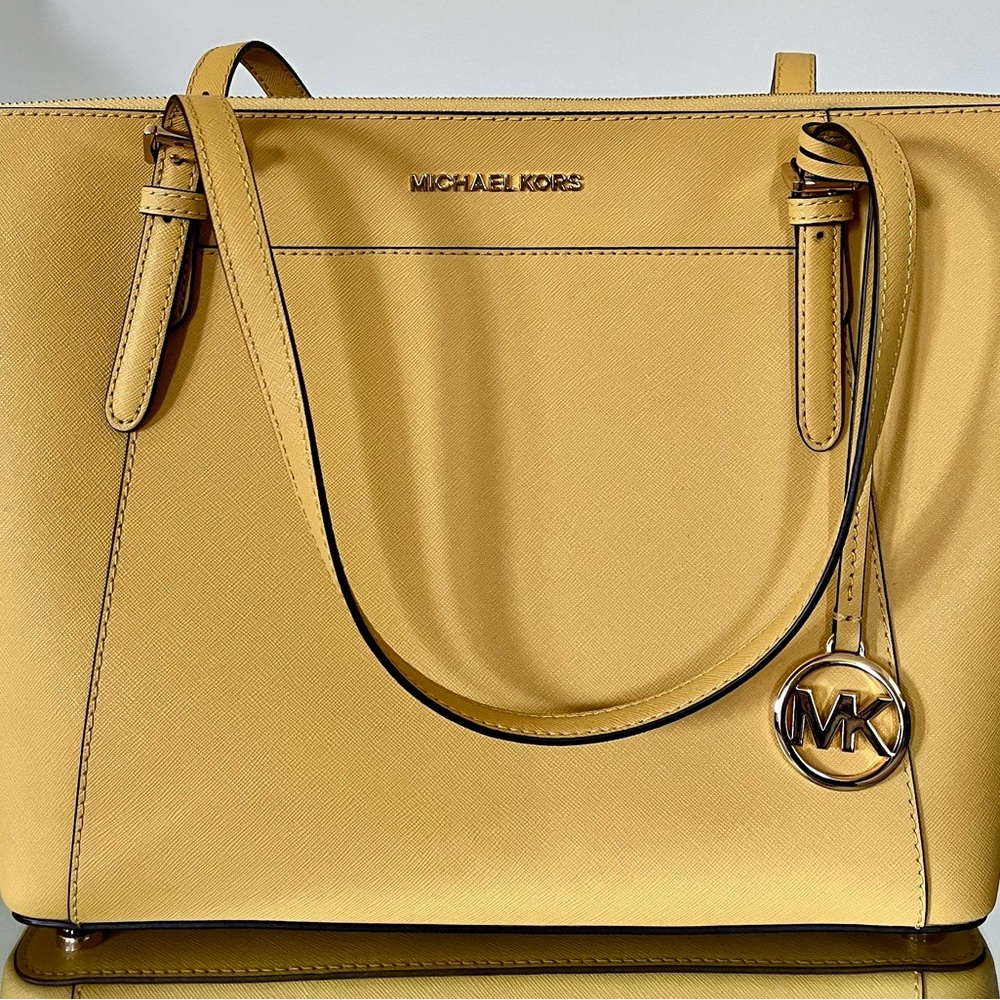 MICHAEL KORS SAFFIANO LEATHER TOP-ZIP TOTE BAG